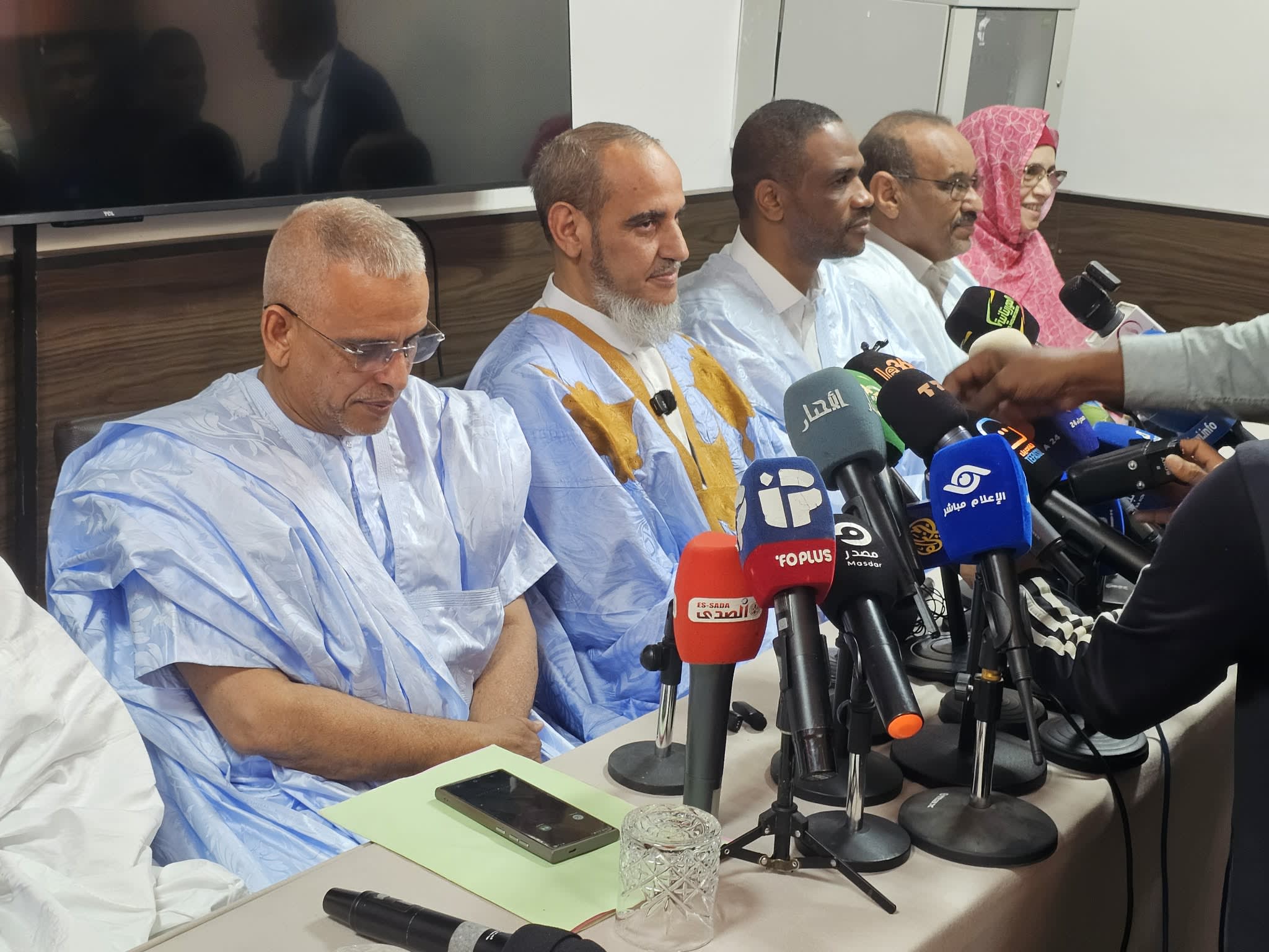 المعارضة تدعو الرئيس للتدخل لإعادة الحوار لمساره