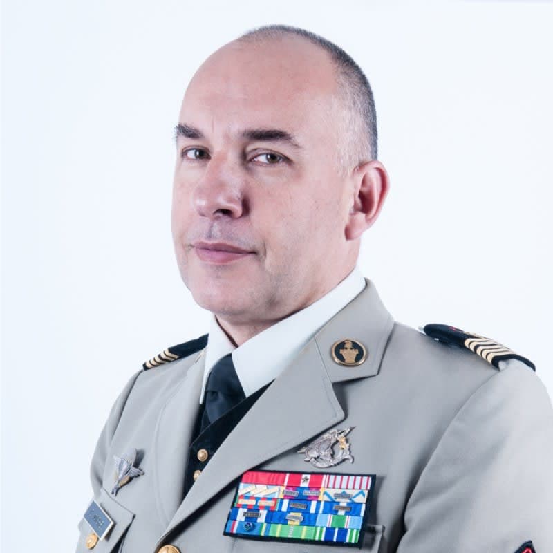 ملحق فرنسا العسكري في موريتانيا يسخر من الحماية الروسية لمالي