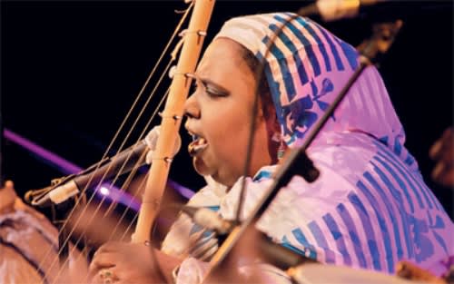 صوت الراحلة ديمي آب يحضر في عشاء الأليزيه