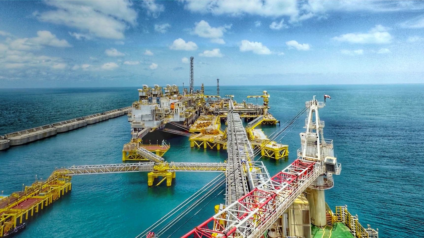 كوسموس: موريتانيا والسنغال ستستفيدان من غاز GTA لإنتاج الكهرباء وفق تسعير مرتبط بالأسواق العالمية