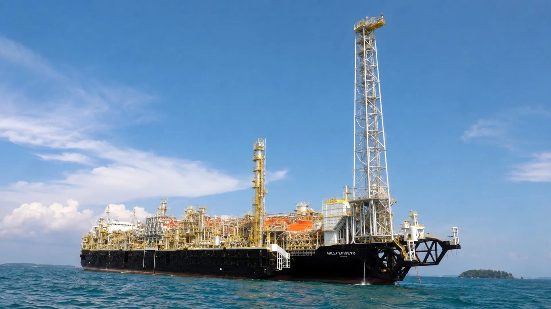 بعد نجاح منصة Gimi العائمة في مشروع GTA بموريتانيا والسنغال.. Golar تقرر بناء وحدة FLNG رابعة