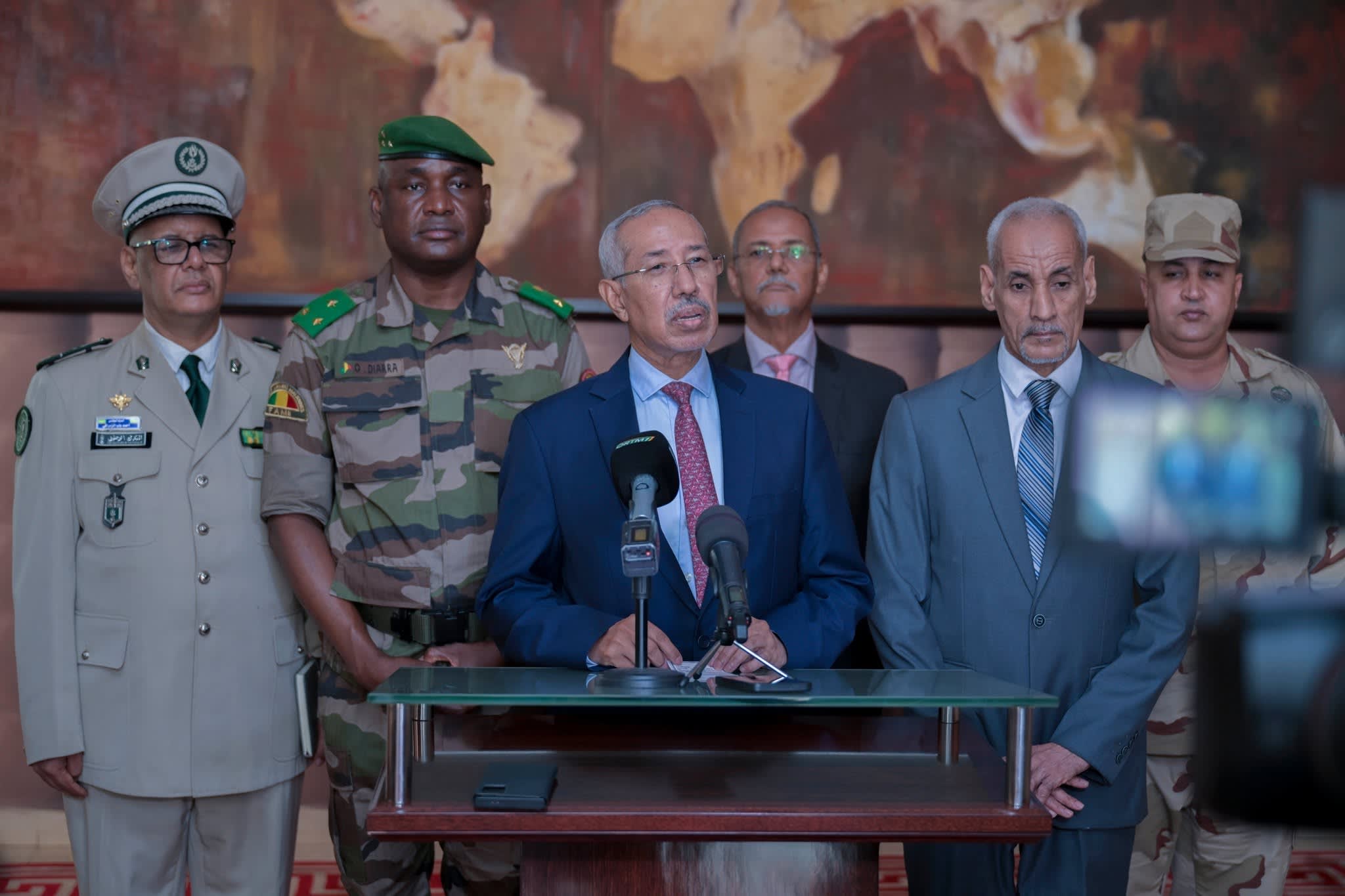بعد توتر.. وزير الدفاع الموريتاني في مالي ويلتقي غويتا